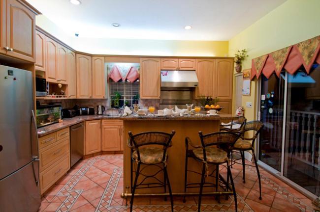 Ocean Breeze Executive Bed And Breakfast North Vancouver Exterior foto